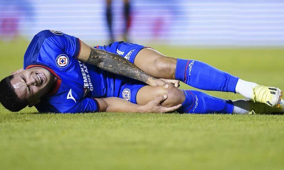 Gabriel "Toro" Fernández salió en medio de lágrimas durante el partido contra San Luis.