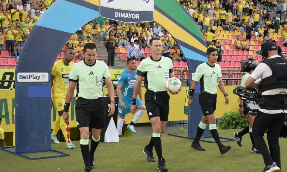 El insólito motivo por el cual Wilmar Roldán casi no puede dirigir el juego entre Bucaramanga y América