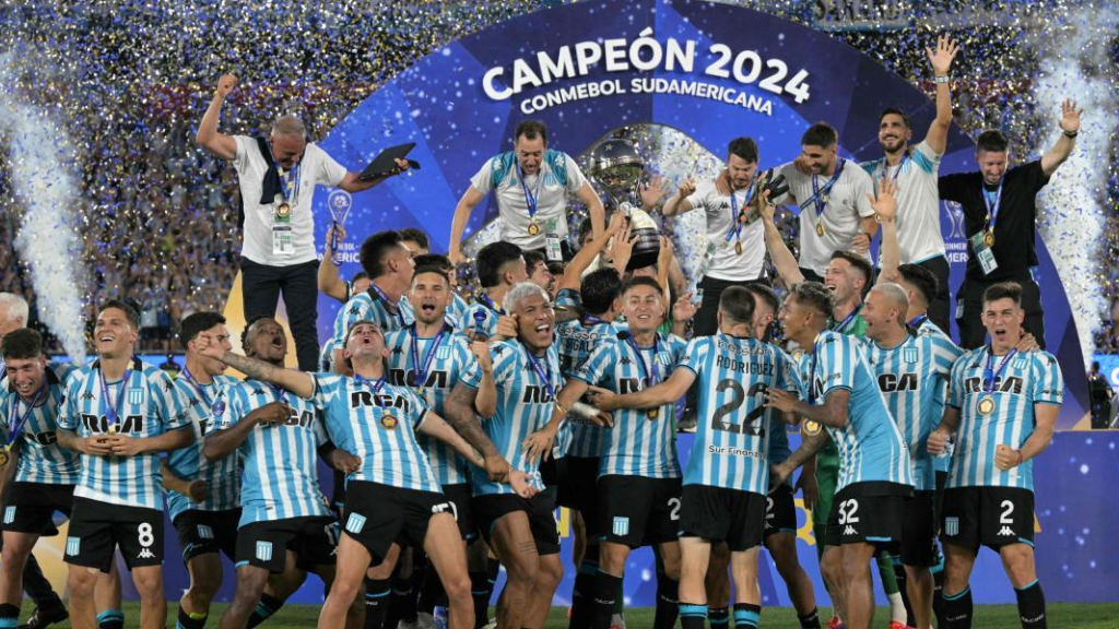 El colombiano campeón de sudamericana que saldría de Racing la siguiente temporada