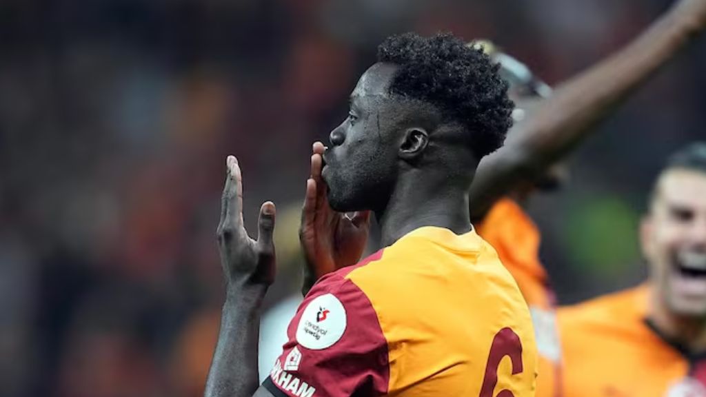 Con un grande: El tremendo negocio que espera cerrar Galatasaray con Davinson Sánchez